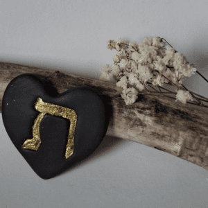 Bijoux - modèle - cœur - argile - lettre hébraïque - Tav