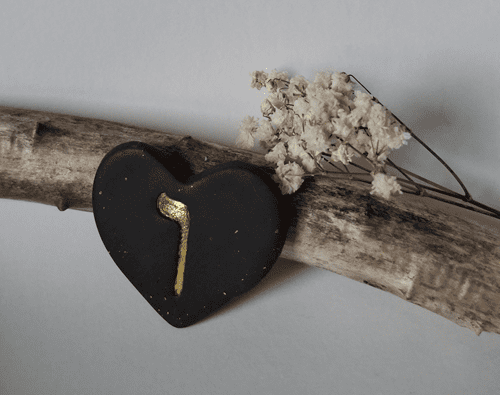 Bijoux - modèle - cœur - argile - lettre hébraïque - Vav